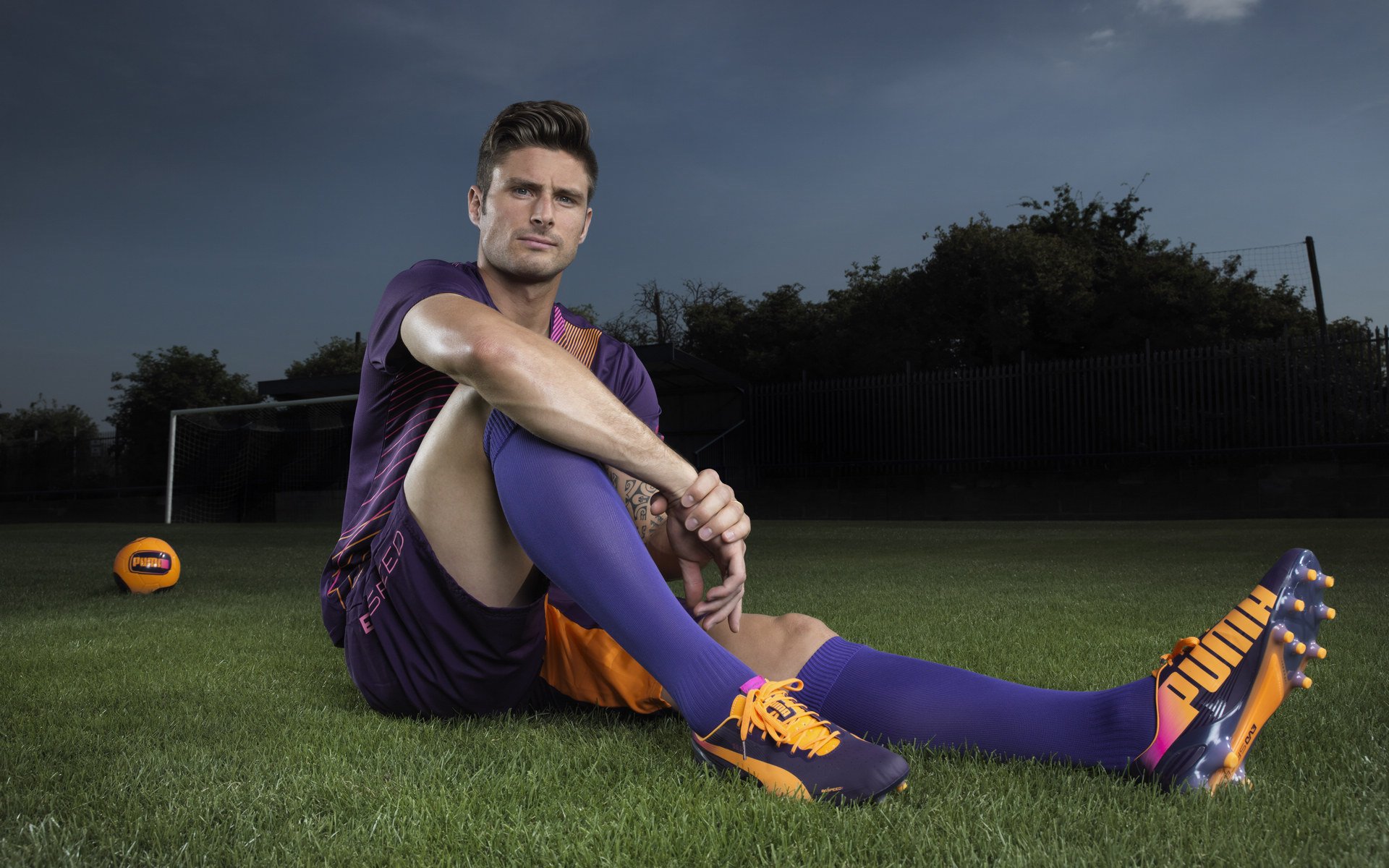 _青少年足球训练营：青春奔跑的起点_，青少年足球培训班